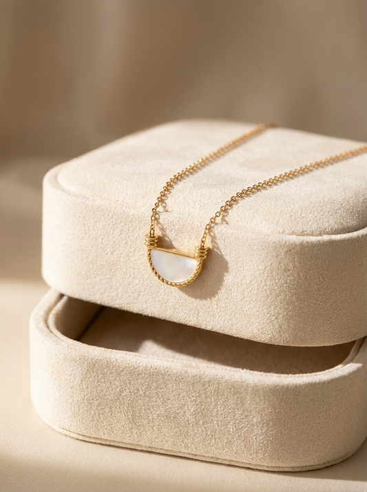 Halo Curve Necklace